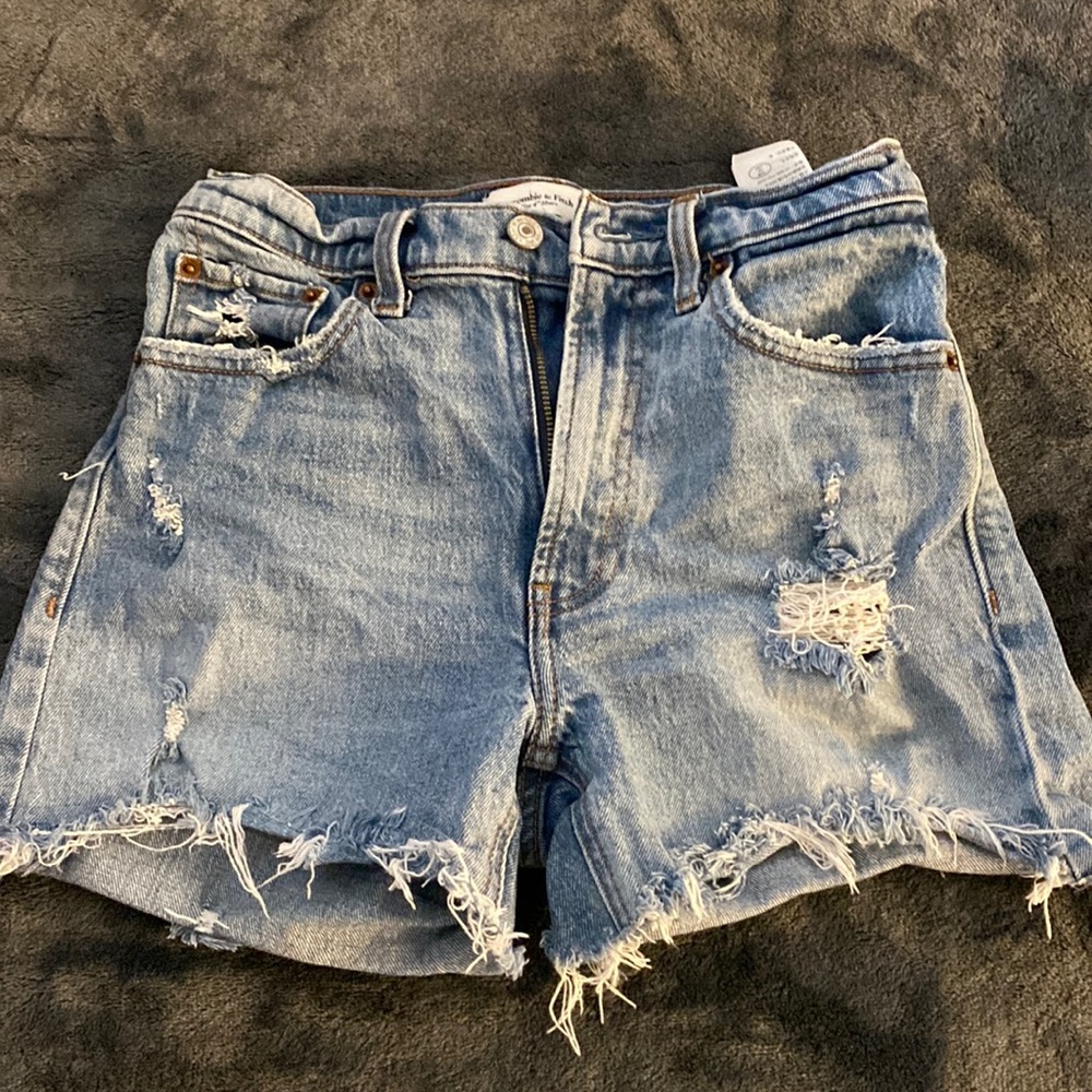 Abercrombie High Rise 4 in Shorts